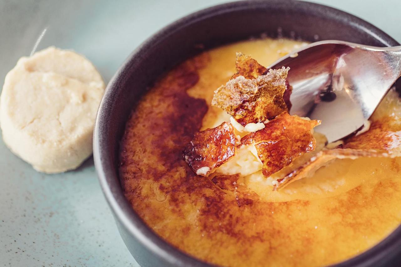Longlands Inn & Cottages Carnforth Esterno foto Croutons in a soup