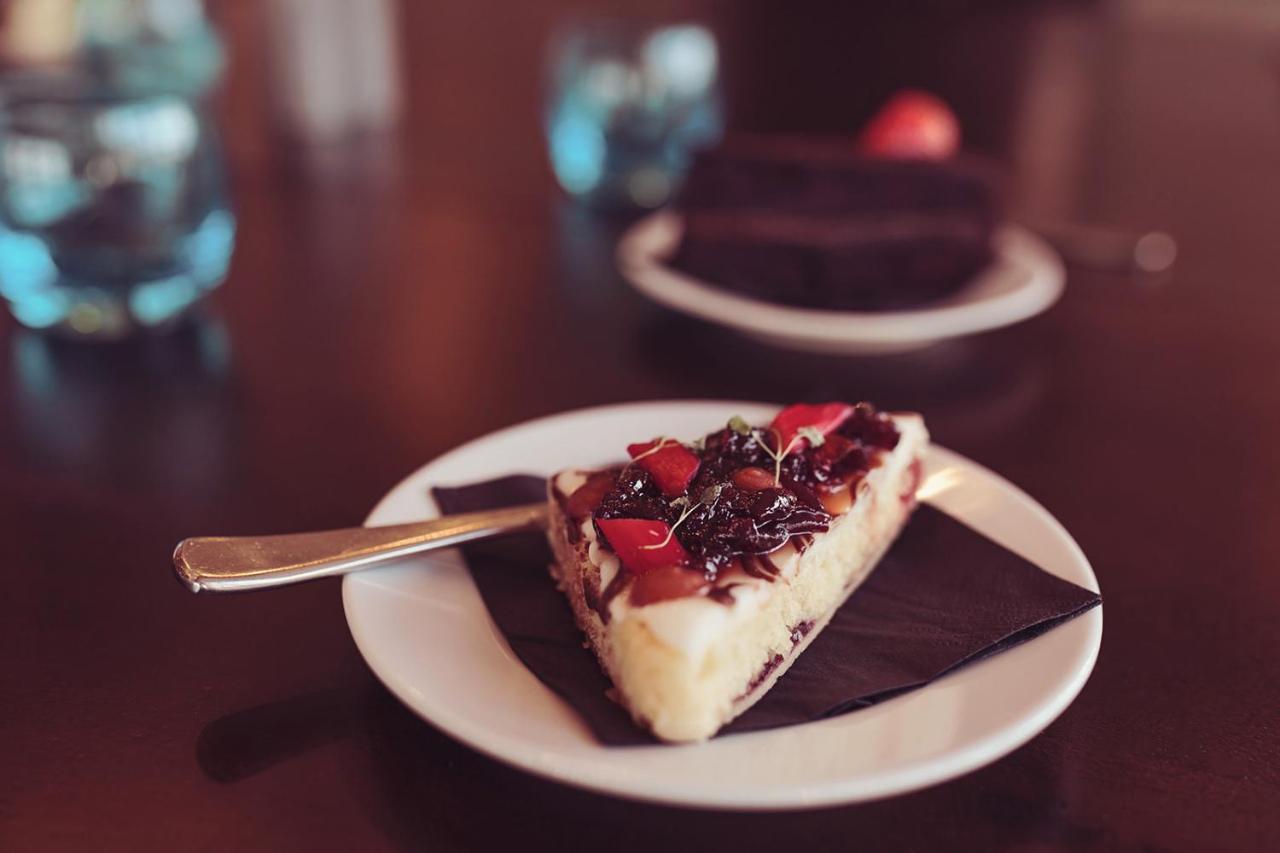 Longlands Inn & Cottages Carnforth Esterno foto A slice of strawberry shortcake