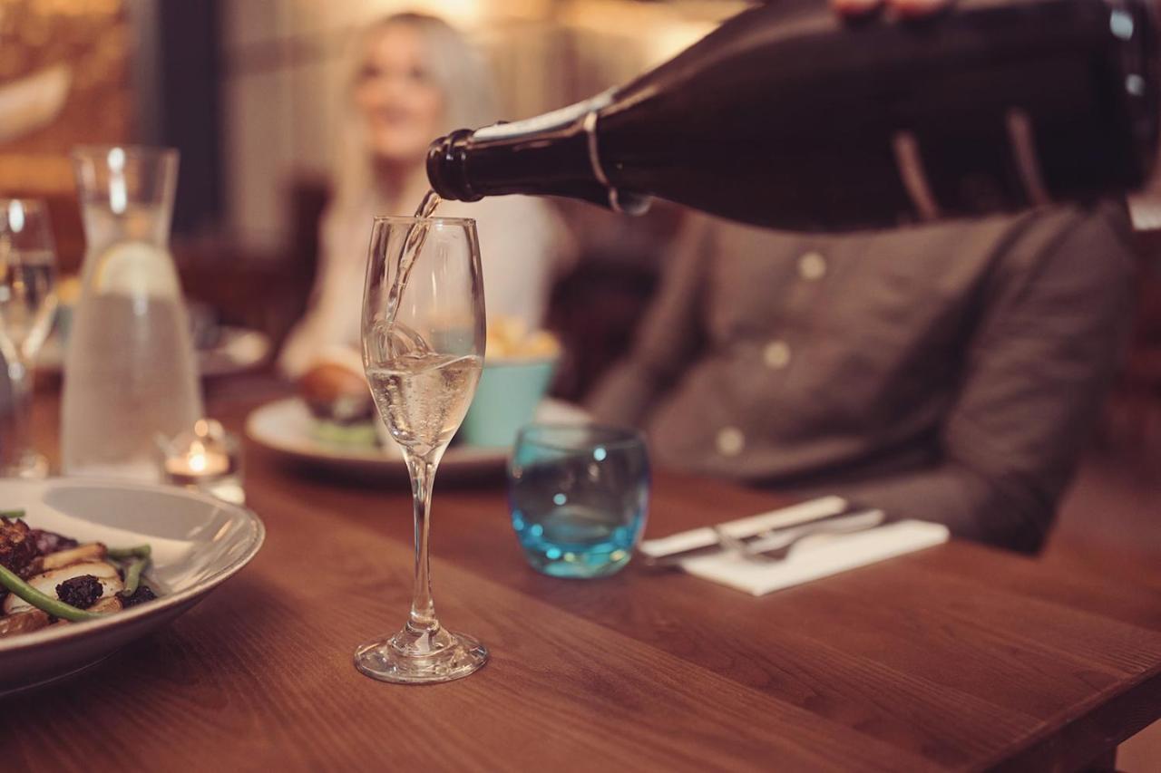Longlands Inn & Cottages Carnforth Esterno foto Champagne being poured