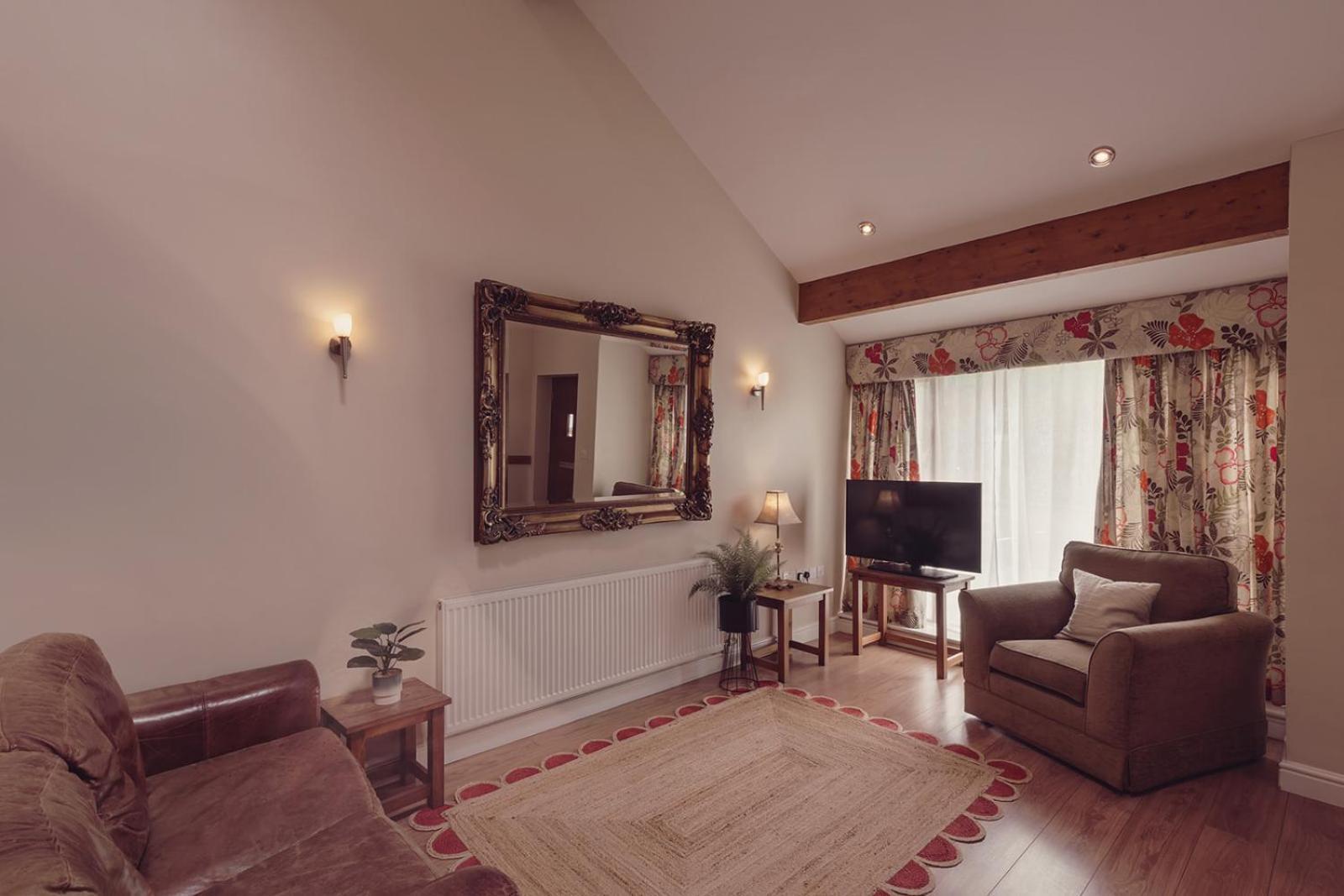 Longlands Inn & Cottages Carnforth Esterno foto The interior of a typical cottage at the resort