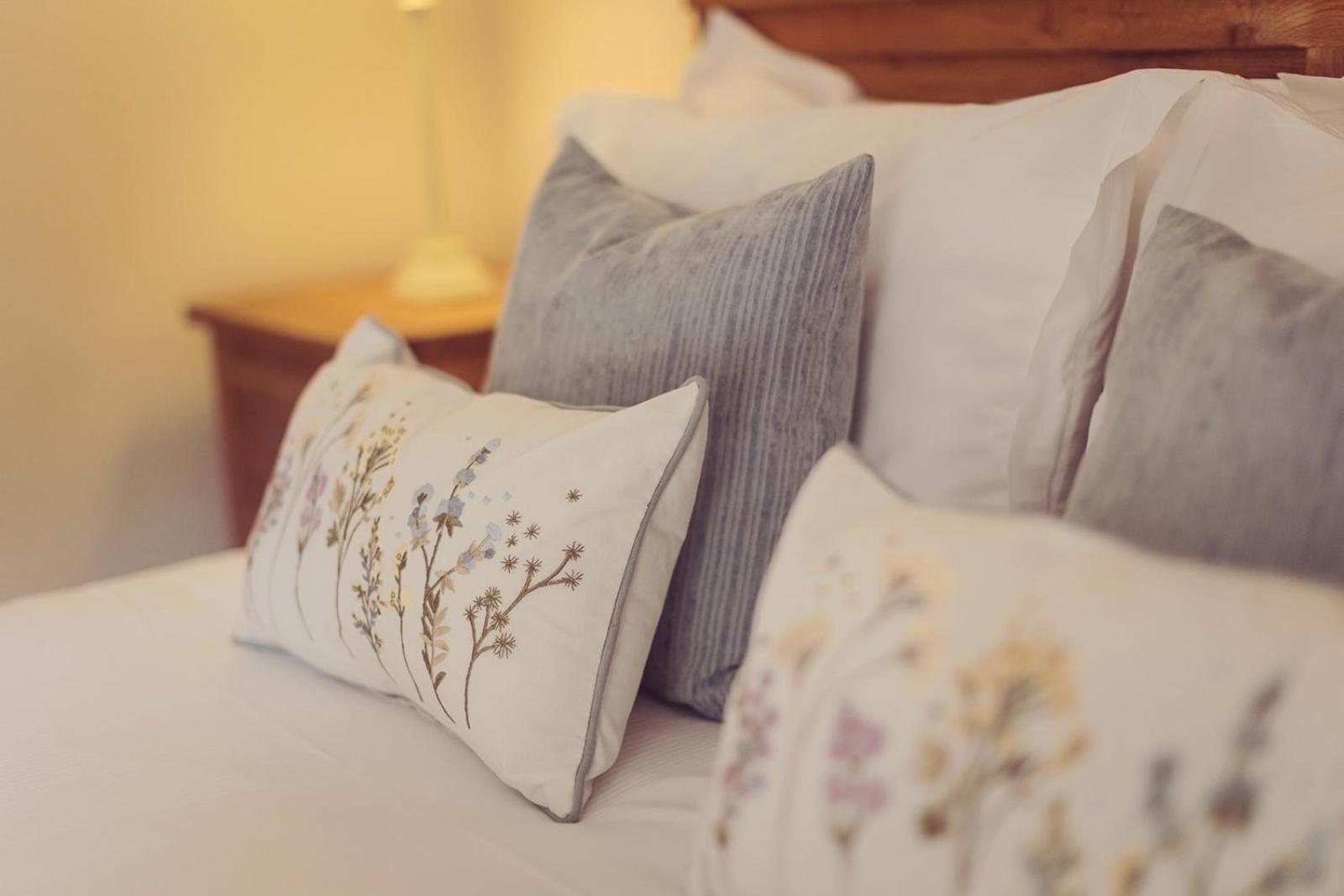 Longlands Inn & Cottages Carnforth Esterno foto Pillows on a bed
