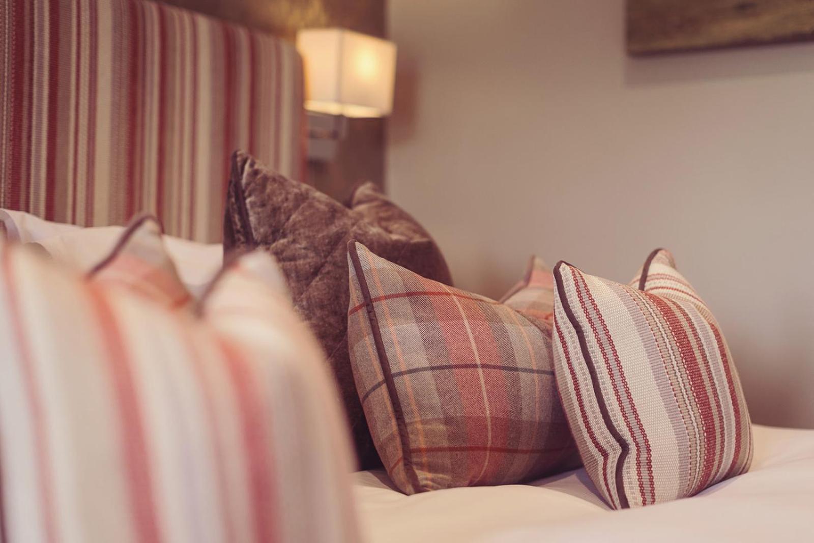 Longlands Inn & Cottages Carnforth Esterno foto Cushions on a bed