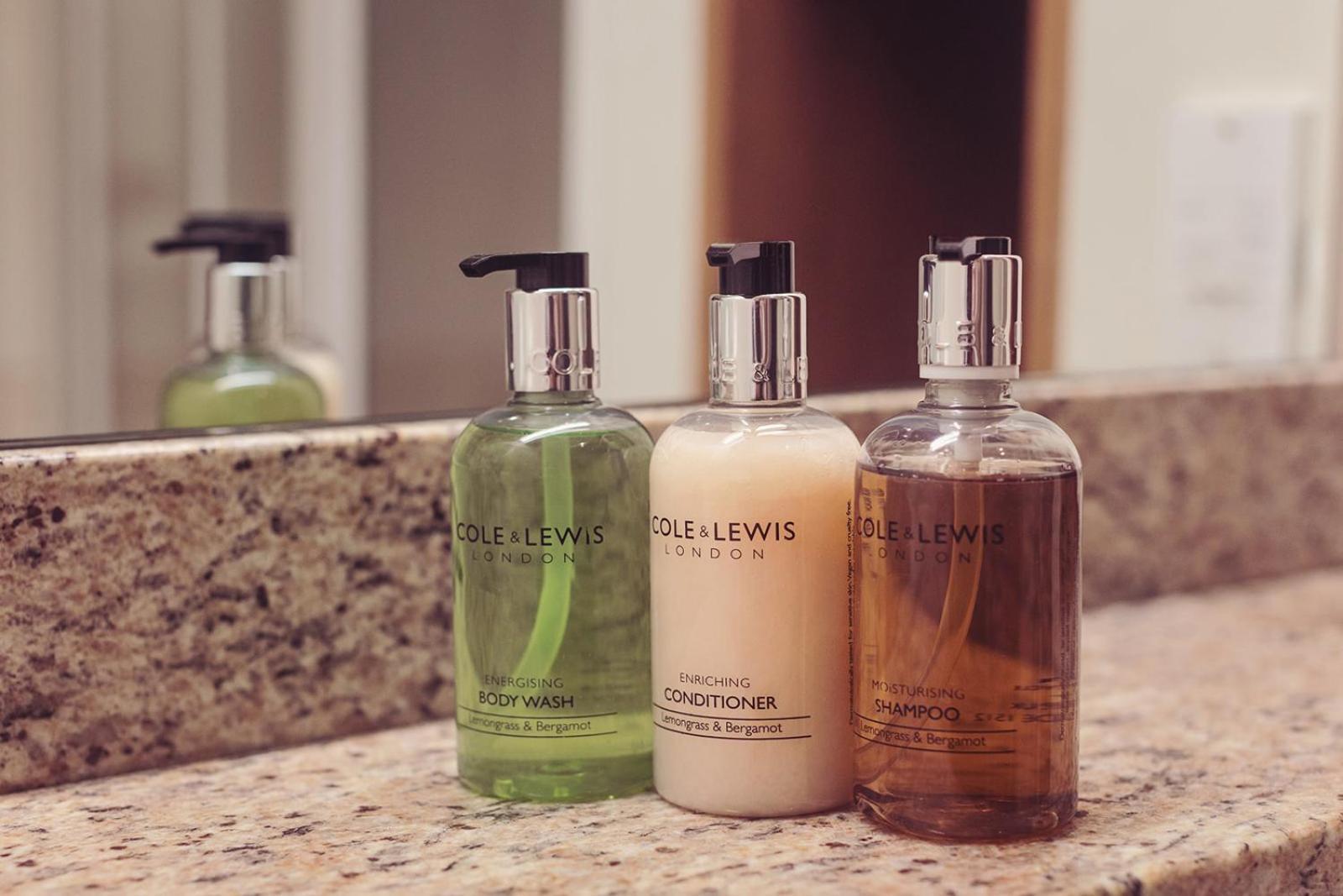 Longlands Inn & Cottages Carnforth Esterno foto Soap, shampoo and body wash