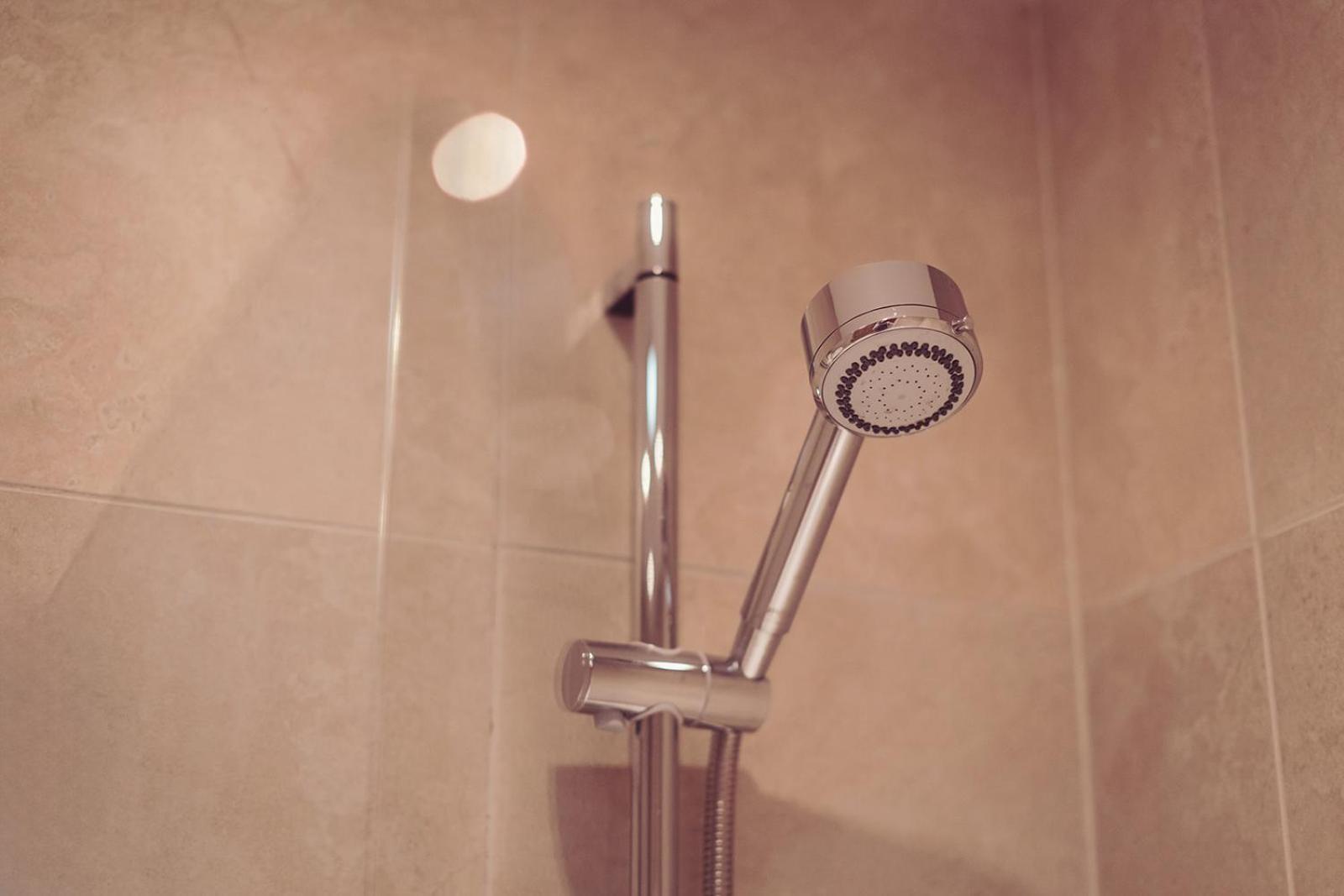 Longlands Inn & Cottages Carnforth Esterno foto A shower head