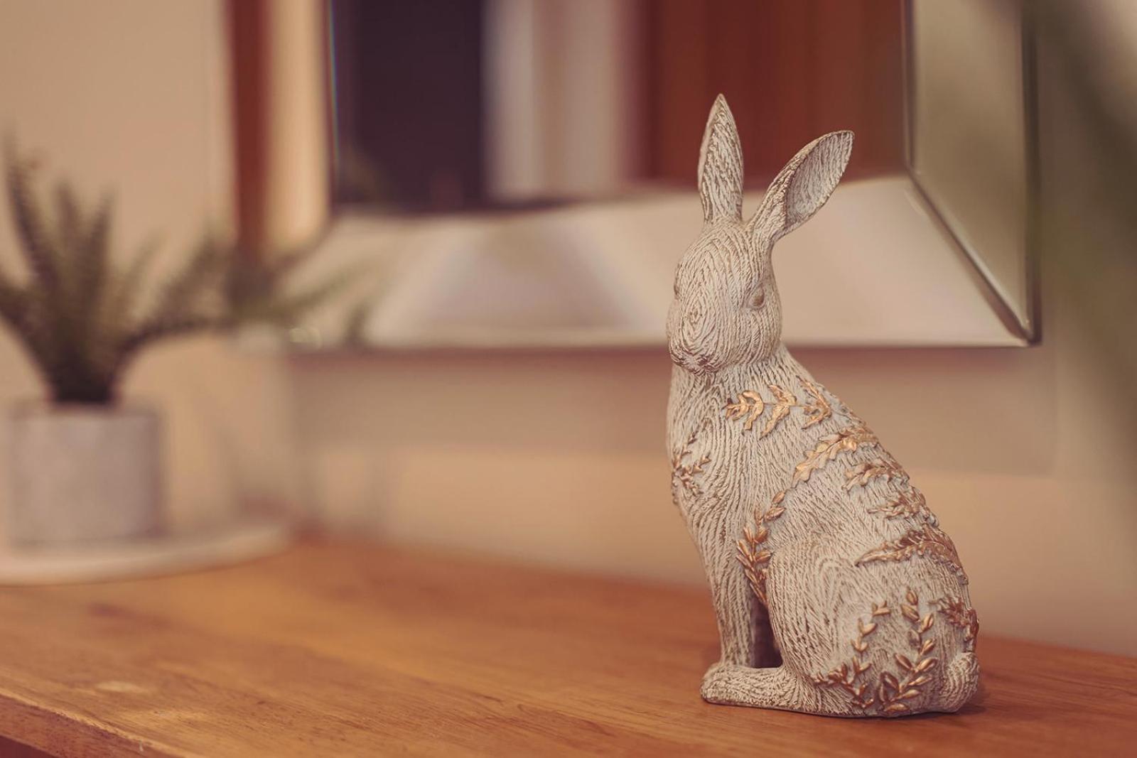 Longlands Inn & Cottages Carnforth Esterno foto A rabbit figurine