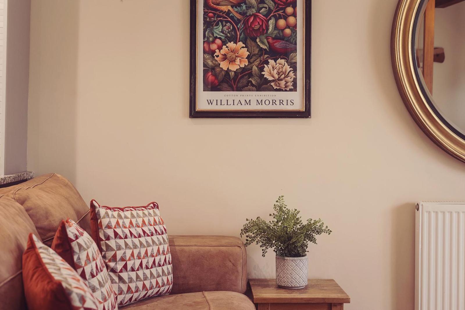 Longlands Inn & Cottages Carnforth Esterno foto A William Morris print