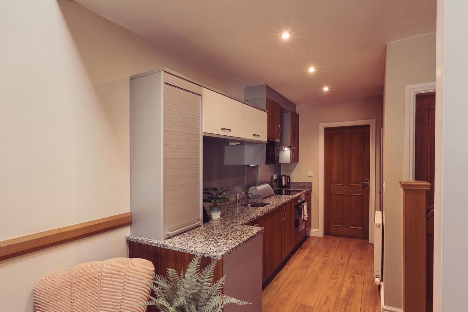Longlands Inn & Cottages Carnforth Esterno foto A typical studio apartment