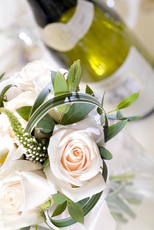 Longlands Inn & Cottages Carnforth Esterno foto Wedding rings